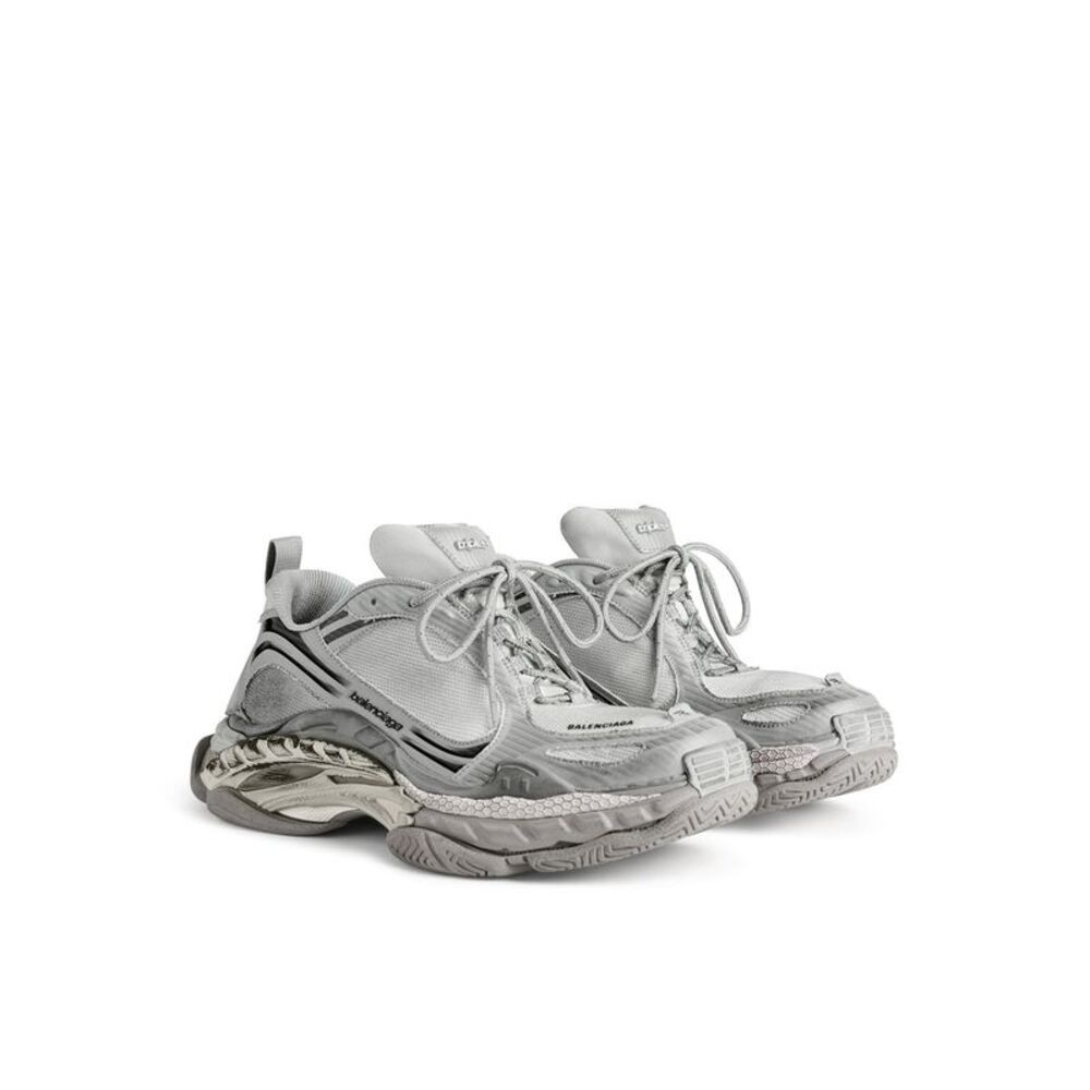 Balenciaga Men Triple S Sneaker In Grey - Picture 4 of 7